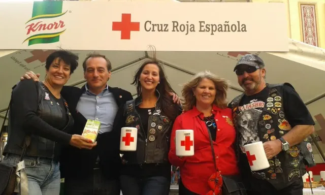 Día de la Banderita 2014 (recaudación benéfica para la Cruz Roja) 2014, foto 2 de 5